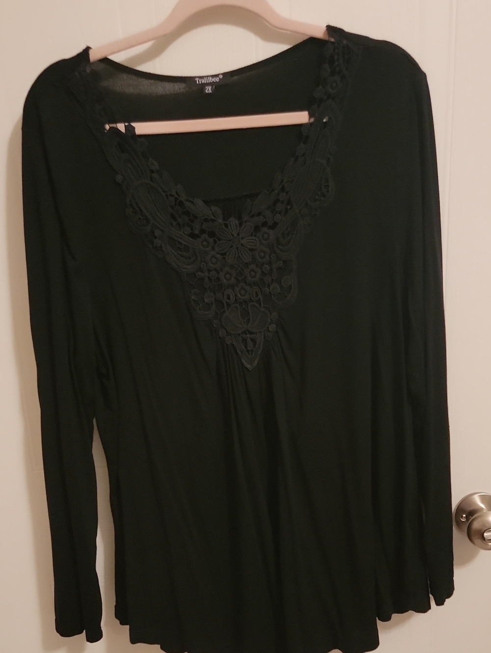 Black Long-Sleeve V-Neck Lace-Trim Top